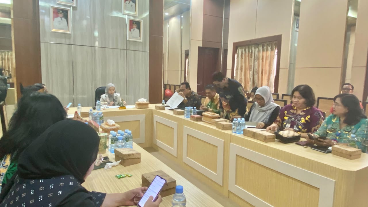 Dorong Produk Unggulan 13 Kecamatan Go Public, Ny. Sumiati Saiful Pimpin Rakor Optimalisasi Gedung Dekranasda Katingan